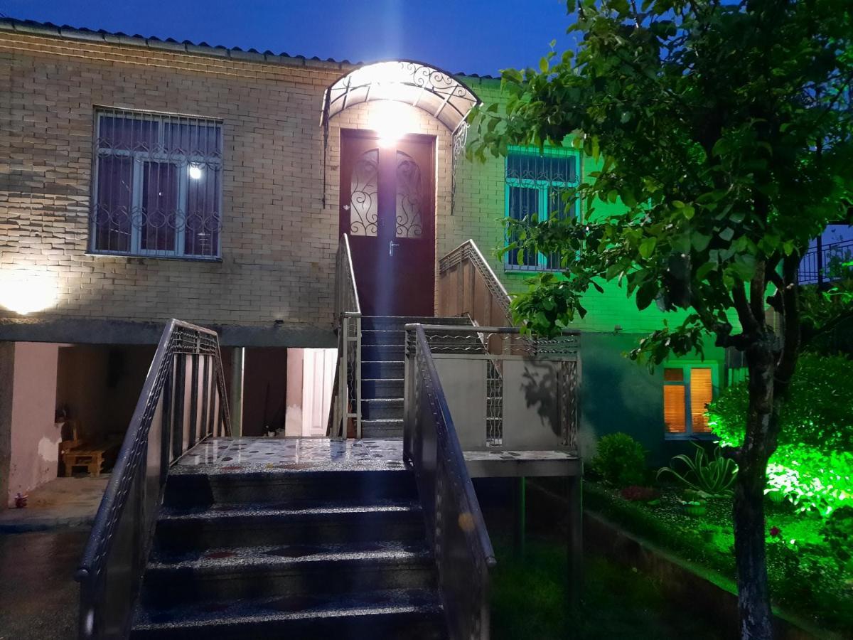 Sisi Guest House Кутаиси Екстериор снимка